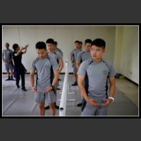 Żołnierze Korei Południowej ćwiczą balet do zwalczają stresu...