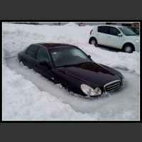 Samochody, które utknęły w rosyjskim lodzie...
